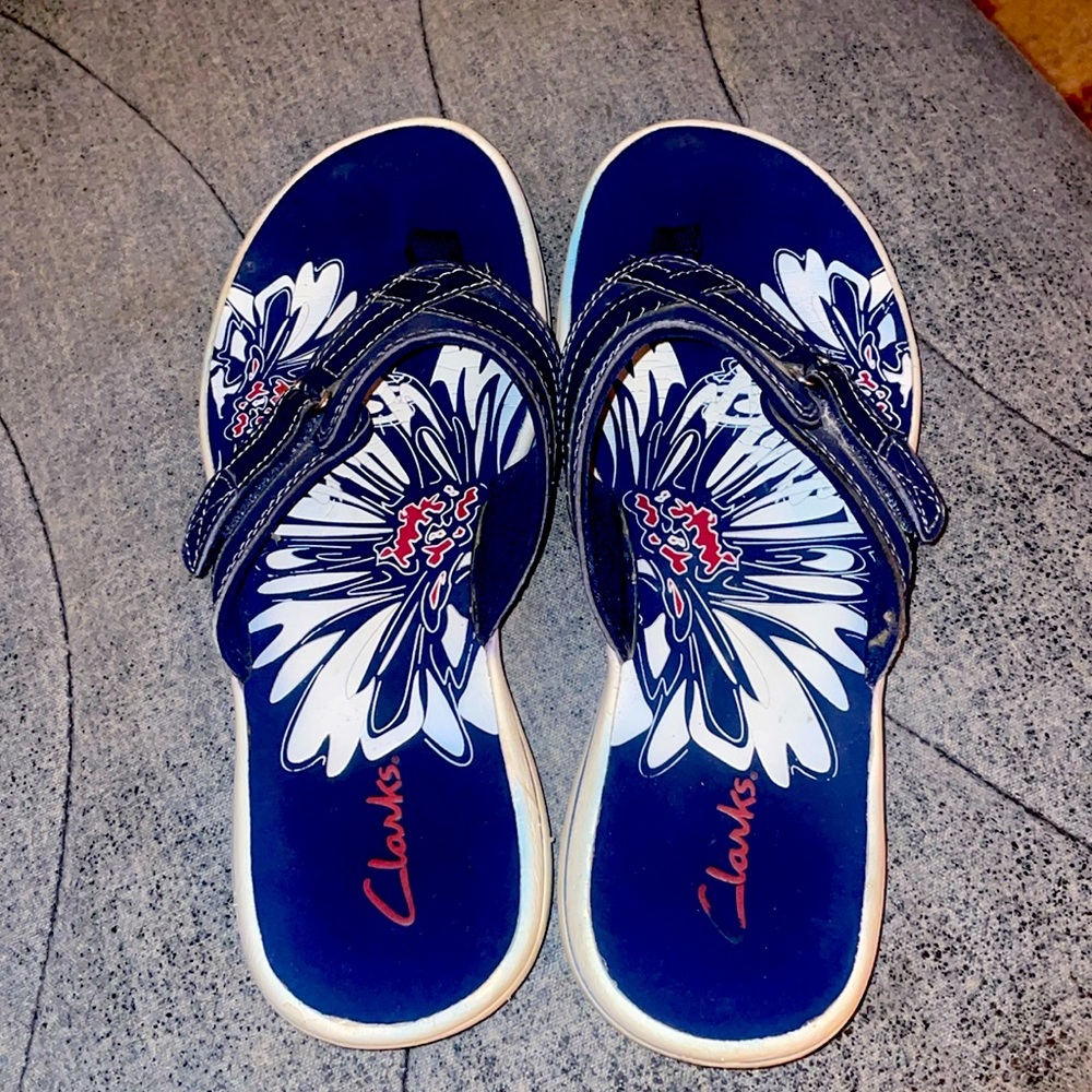 Clark’s sandals size 8M. Pretty good used condition. The bottoms look almost new